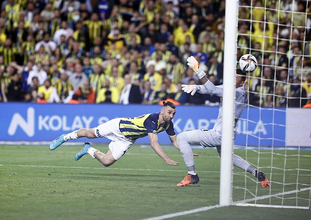 中超爭冠組第16輪廣州恒大5-0河北華夏幸福 保利尼奧與費南多分別梅開二度.